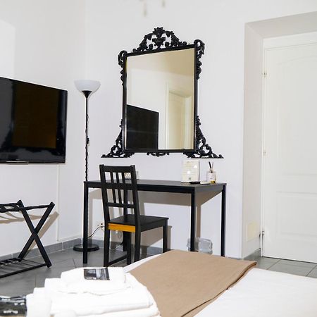 Salotto Piramide Bed & Breakfast Roma Exterior foto