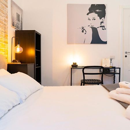 Salotto Piramide Bed & Breakfast Roma Exterior foto
